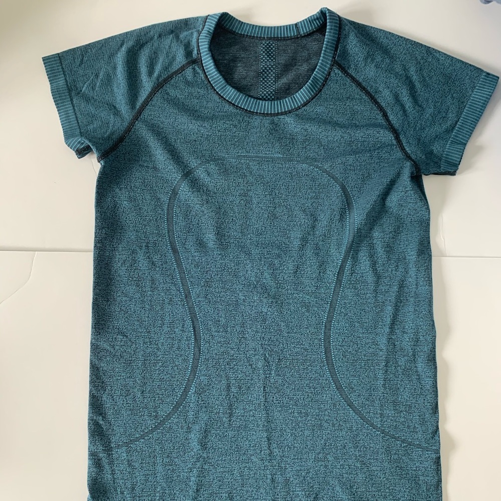 Lululemon women’s T-shirt